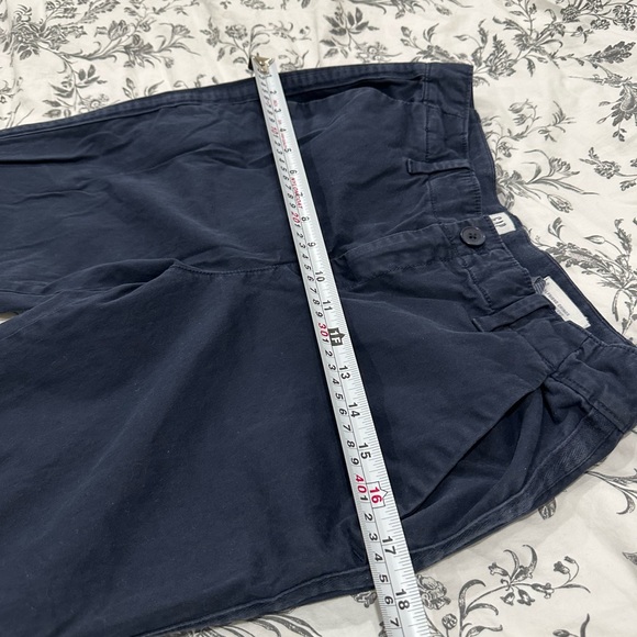 Gap (Gap for Good) navy girlfriend chino pants size 2 - Picture 4 of 8